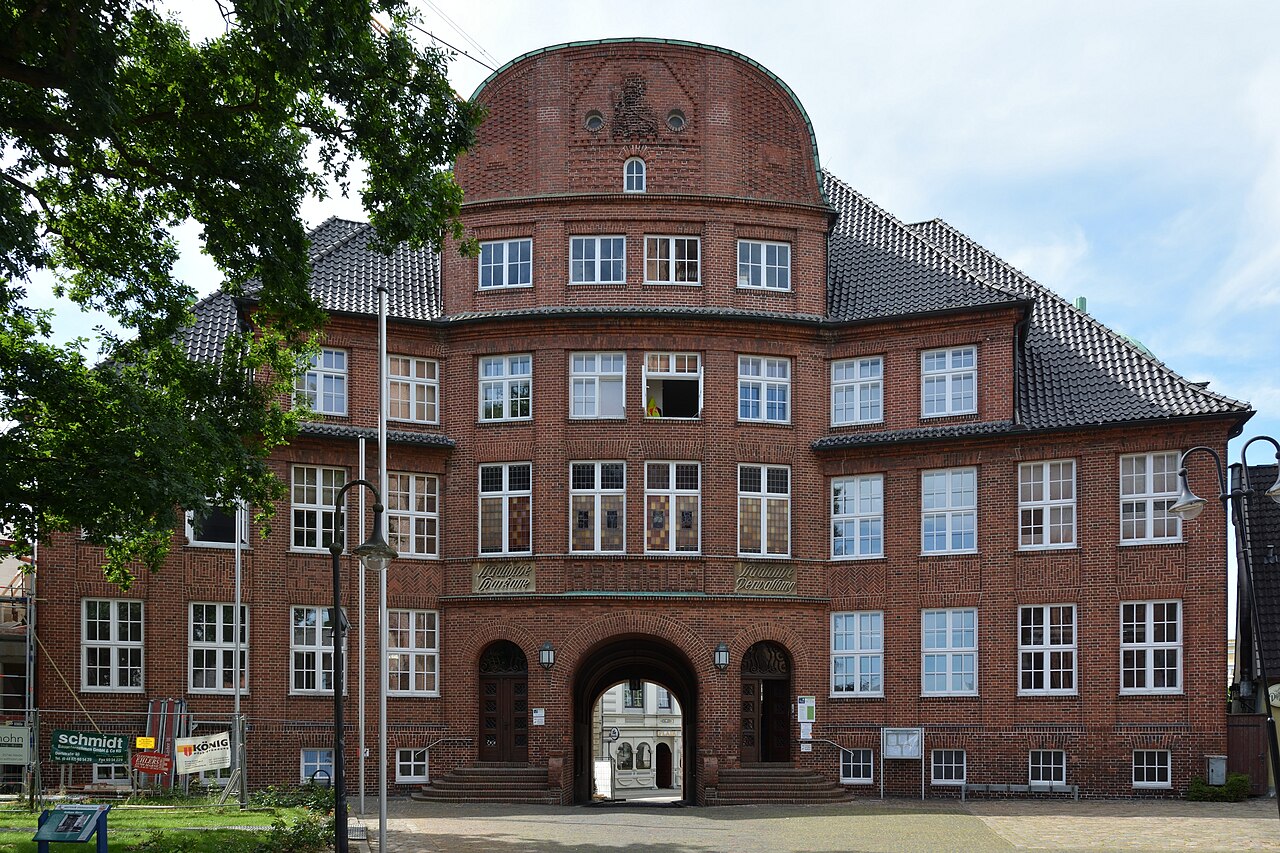 Das Rathaus von Marne: Ein neugotisches Wahrzeichen der Dithmarscher Südermarsch